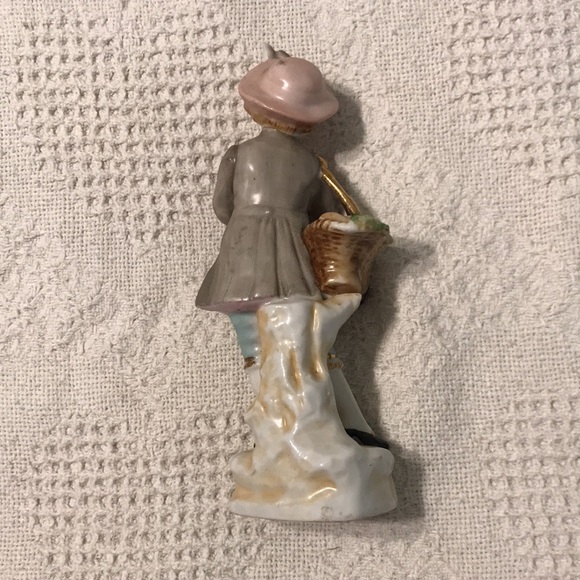 Lady & a basket of fruit figurine - Picture 3 of 11